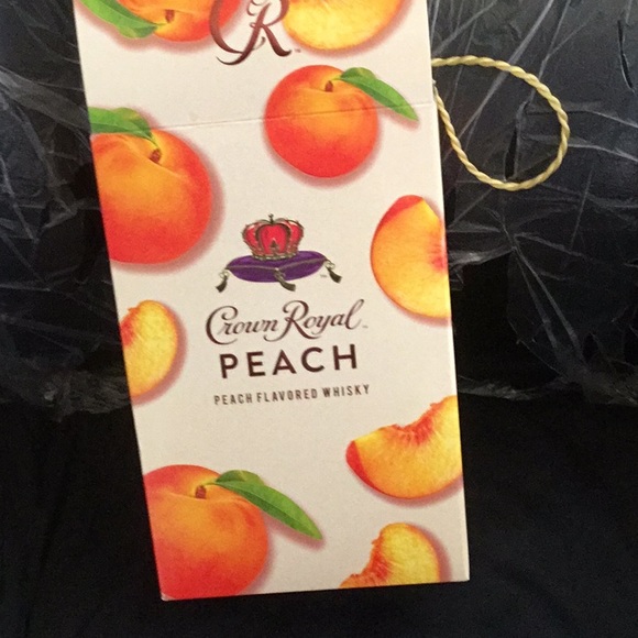 Crown Royal Peach Gift Box And Bag - Picture 4 of 5